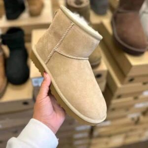 ugg shoes pallets (premium footwear load)
