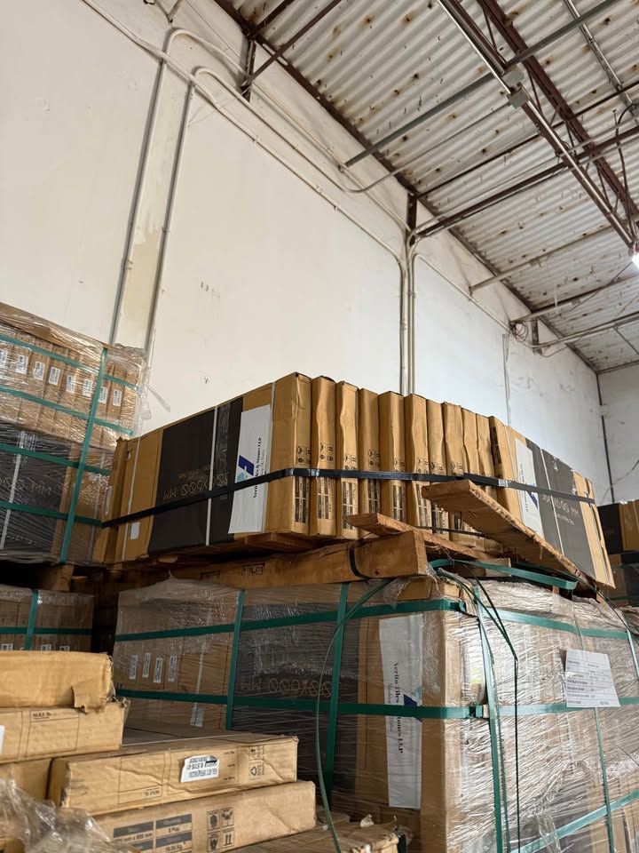 reseller inspecting tile pallets
