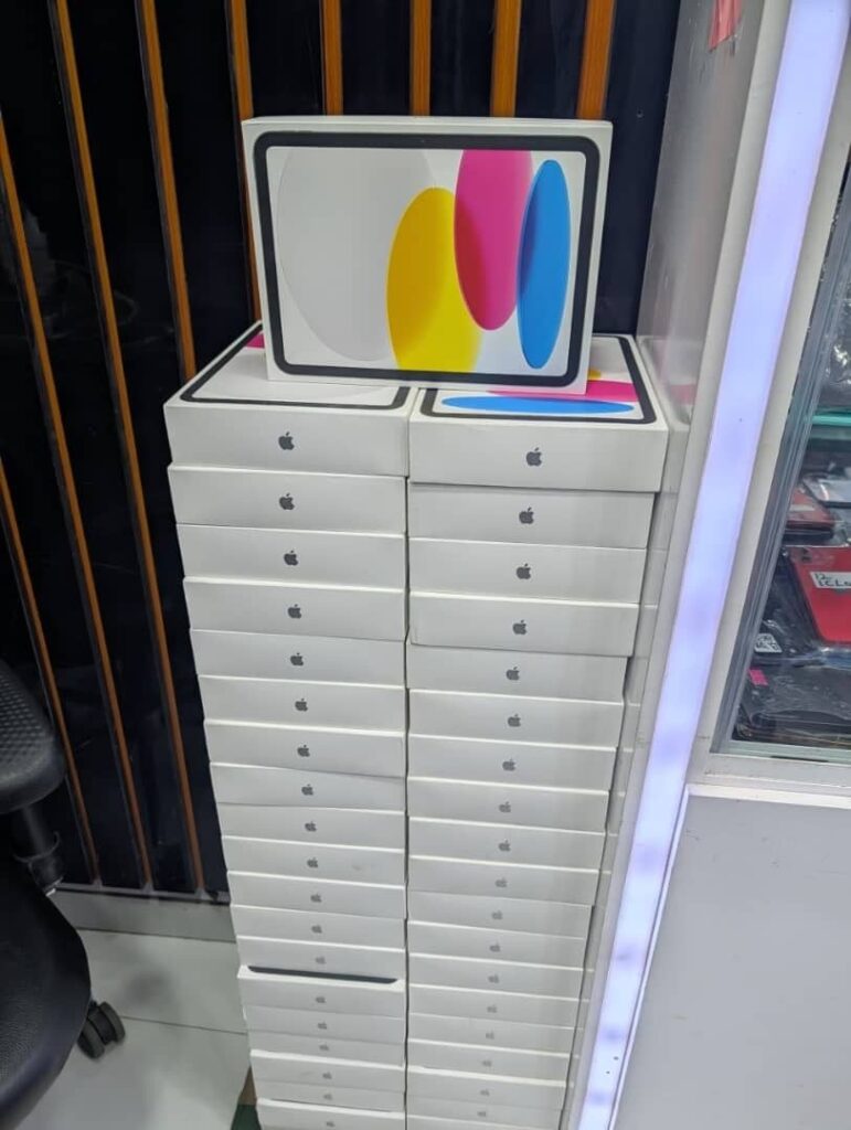 reseller inspecting iPad pallets