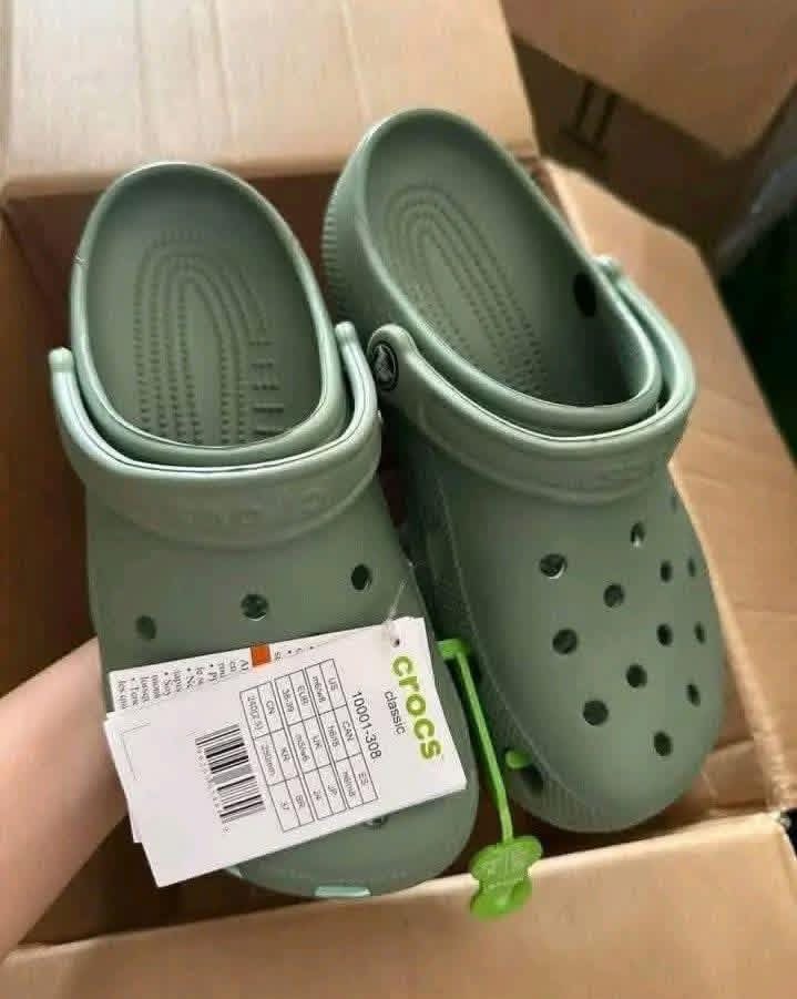 wholesale casual footwear merchandise