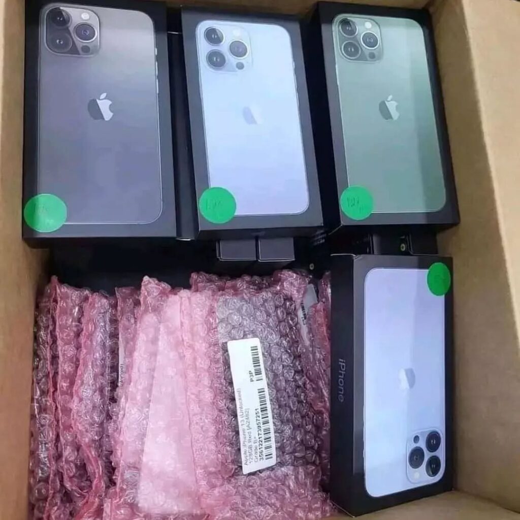 Apple smartphone liquidation pallets
