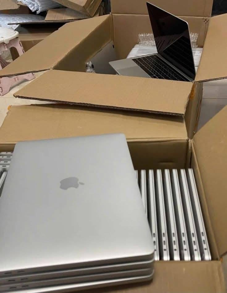 MacBook Pro liquidation pallets