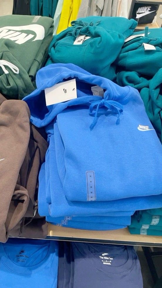 Mixed hoodies liquidation pallets